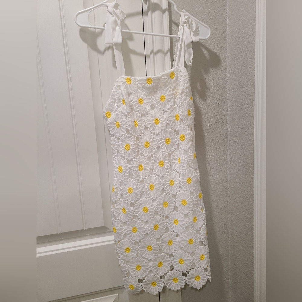 Giant Bini Daisy Dress Size Medium